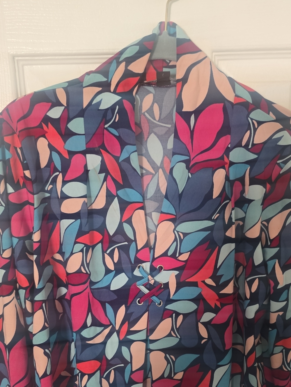 Cable & Gauge Multicolor Leaf-Print Blouse 3/4 Sleeves Medium NWOT - Picture 4 of 7